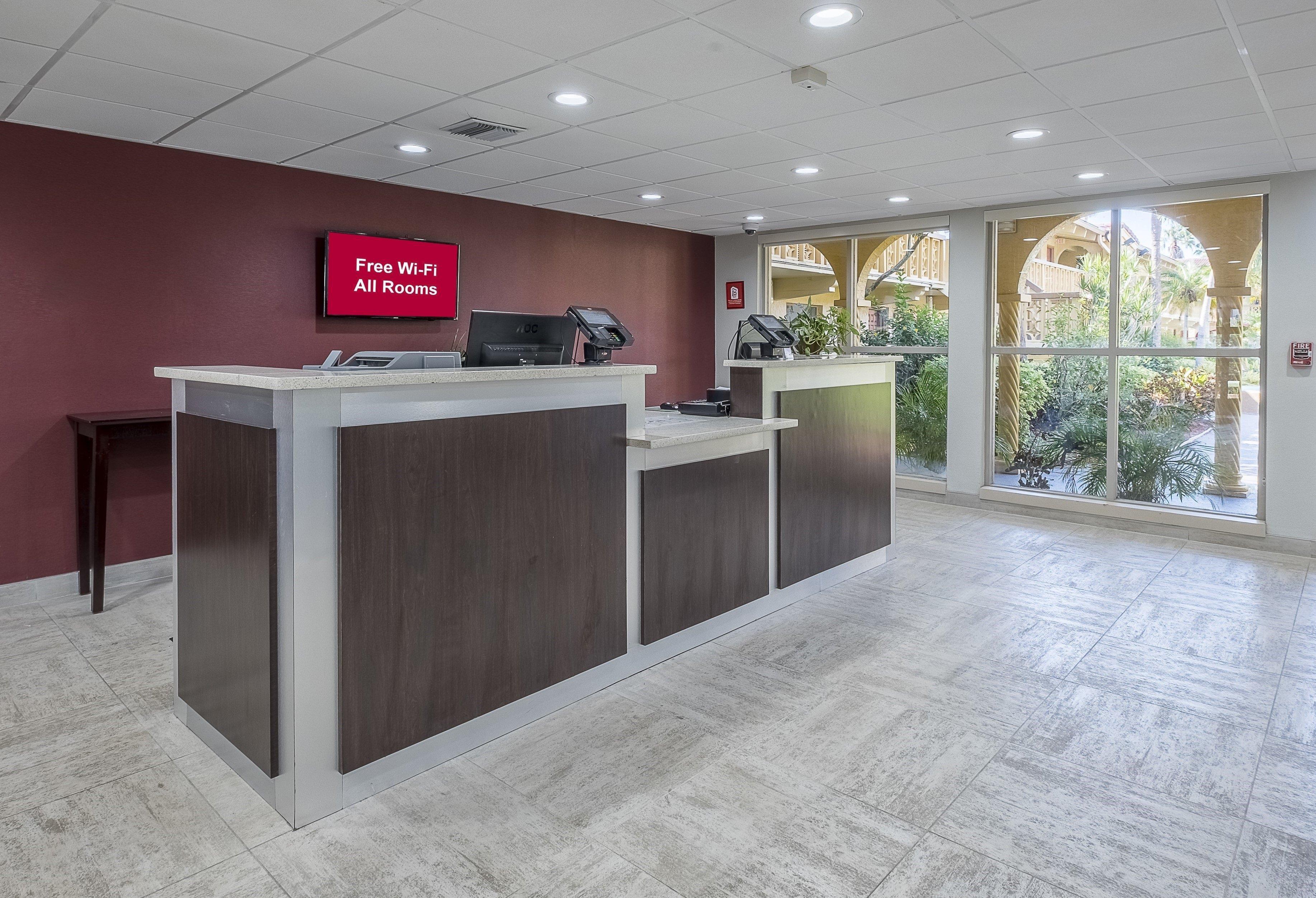 Red Roof Inn Tampa Bay - Сент-Питерсберг Экстерьер фото