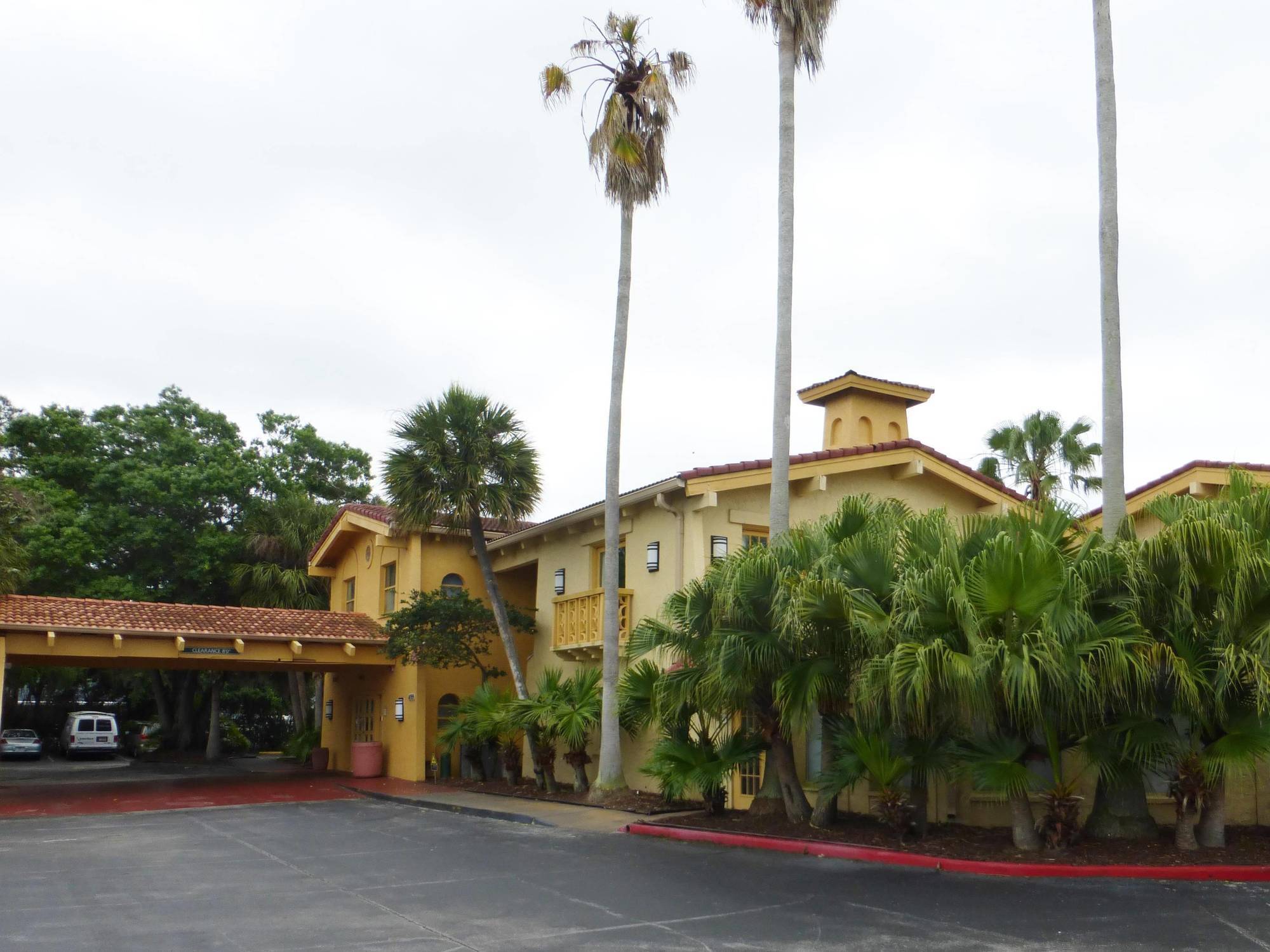 Red Roof Inn Tampa Bay - Сент-Питерсберг Экстерьер фото