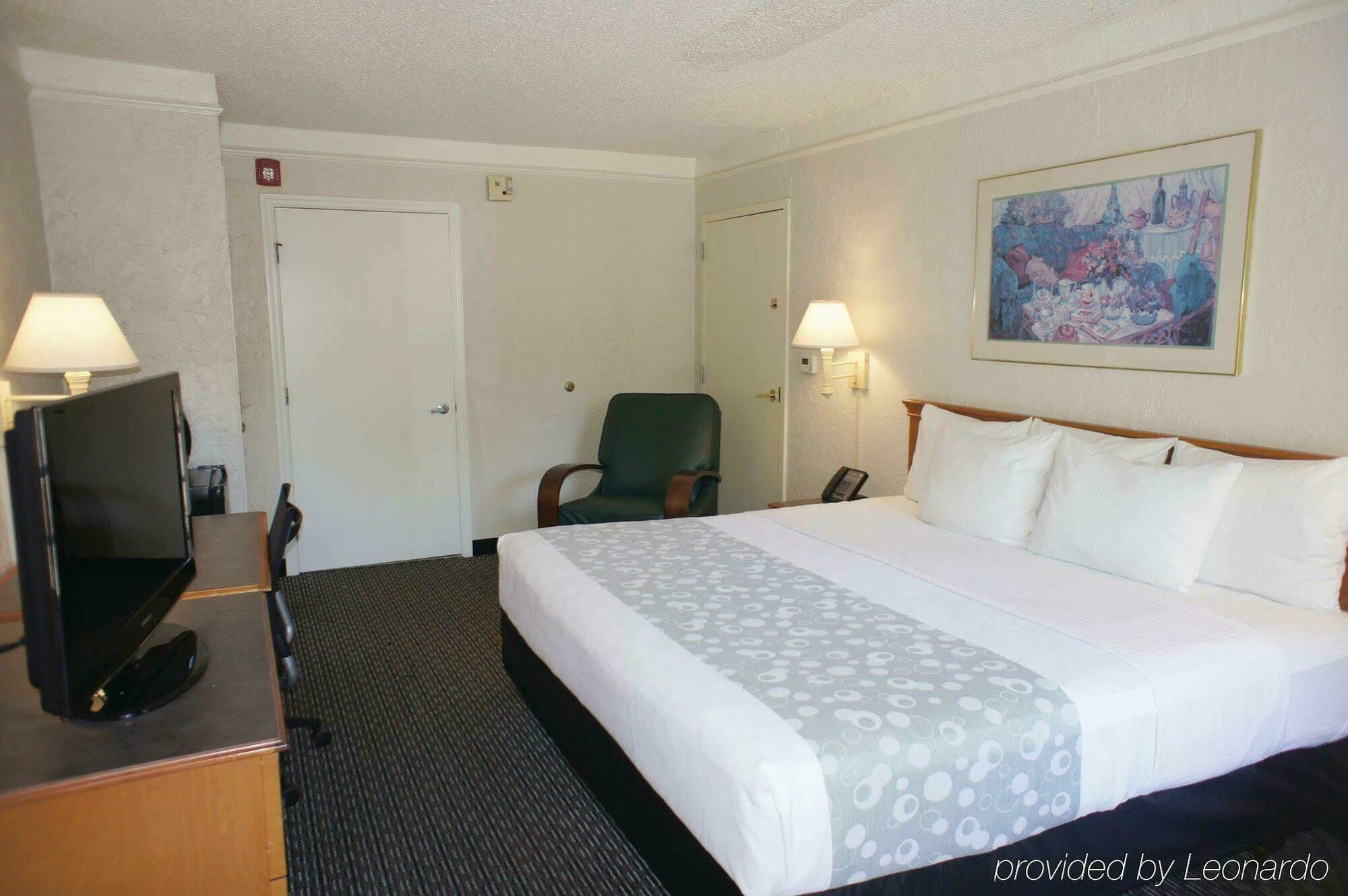 Red Roof Inn Tampa Bay - Сент-Питерсберг Экстерьер фото